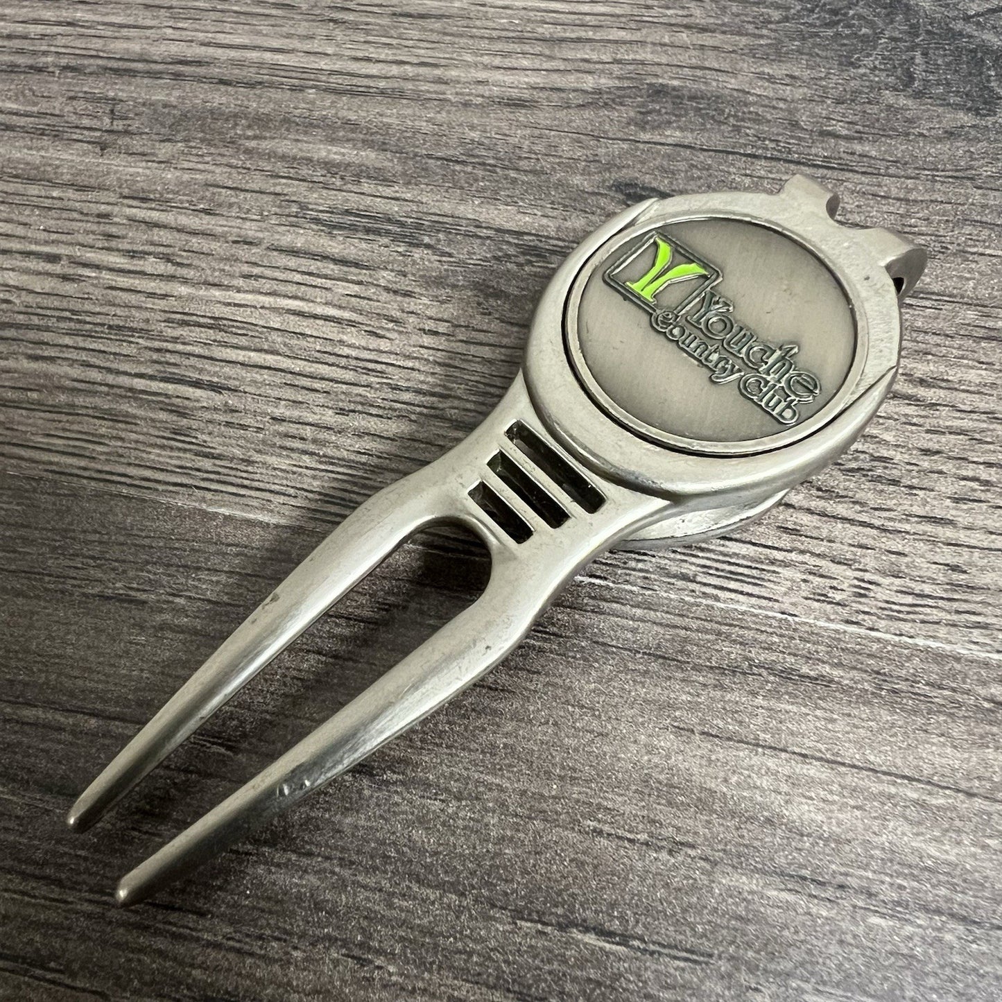 Youche Country Club Crown Pointe Indiana Golf Divot Tool Magnetic Ball Marker