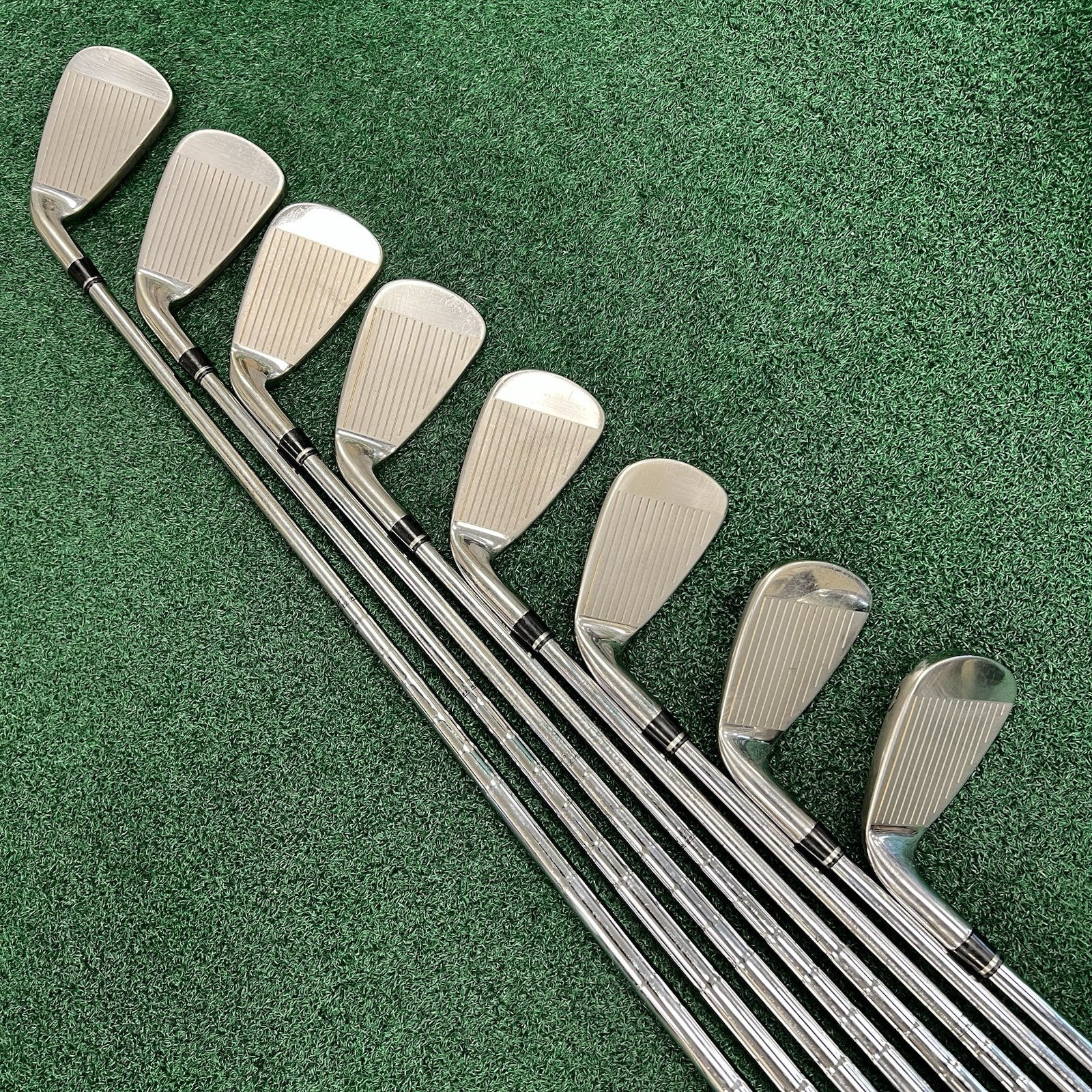 Wilson Staff D100 Iron Set 4-PW+GW Men's Right Hand Regular Flex Steel Shafts