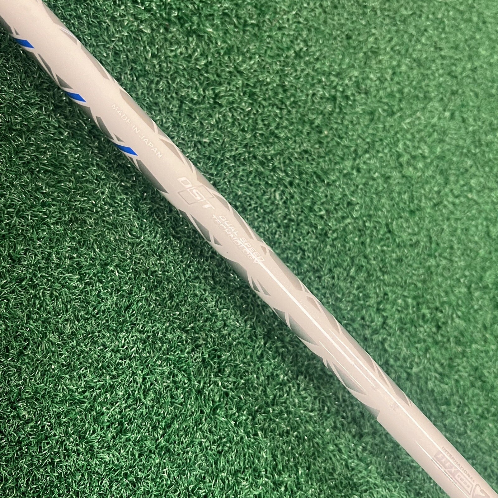 XXIO Golf Club 12 26° 6H Hybrid Regular Flex Graphite Shaft Jumbomax Grip MP1200
