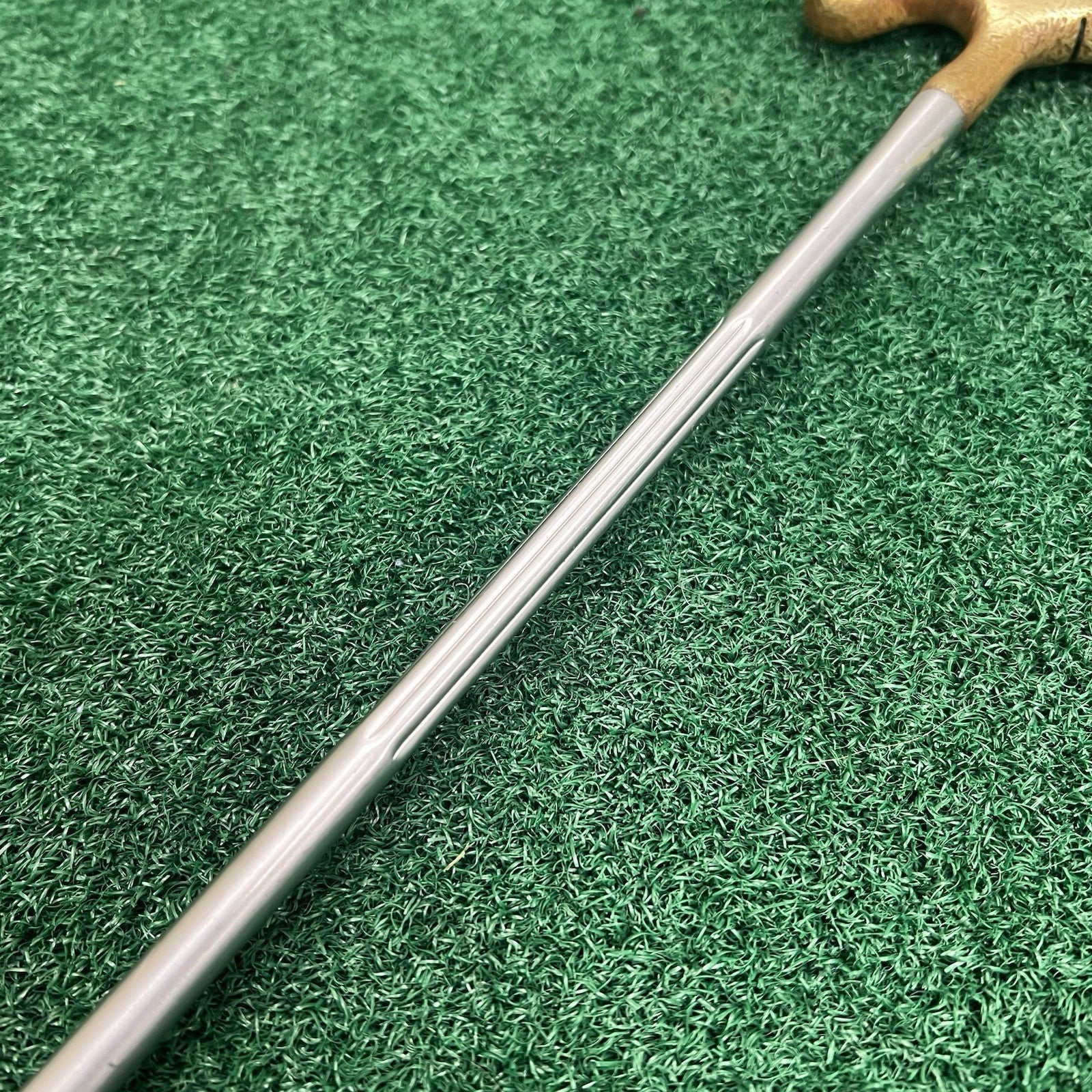 Titleist Bulls Eye Flange Putter Right Hand 35" Flare Tip Satin Shaft Jumbo Grip
