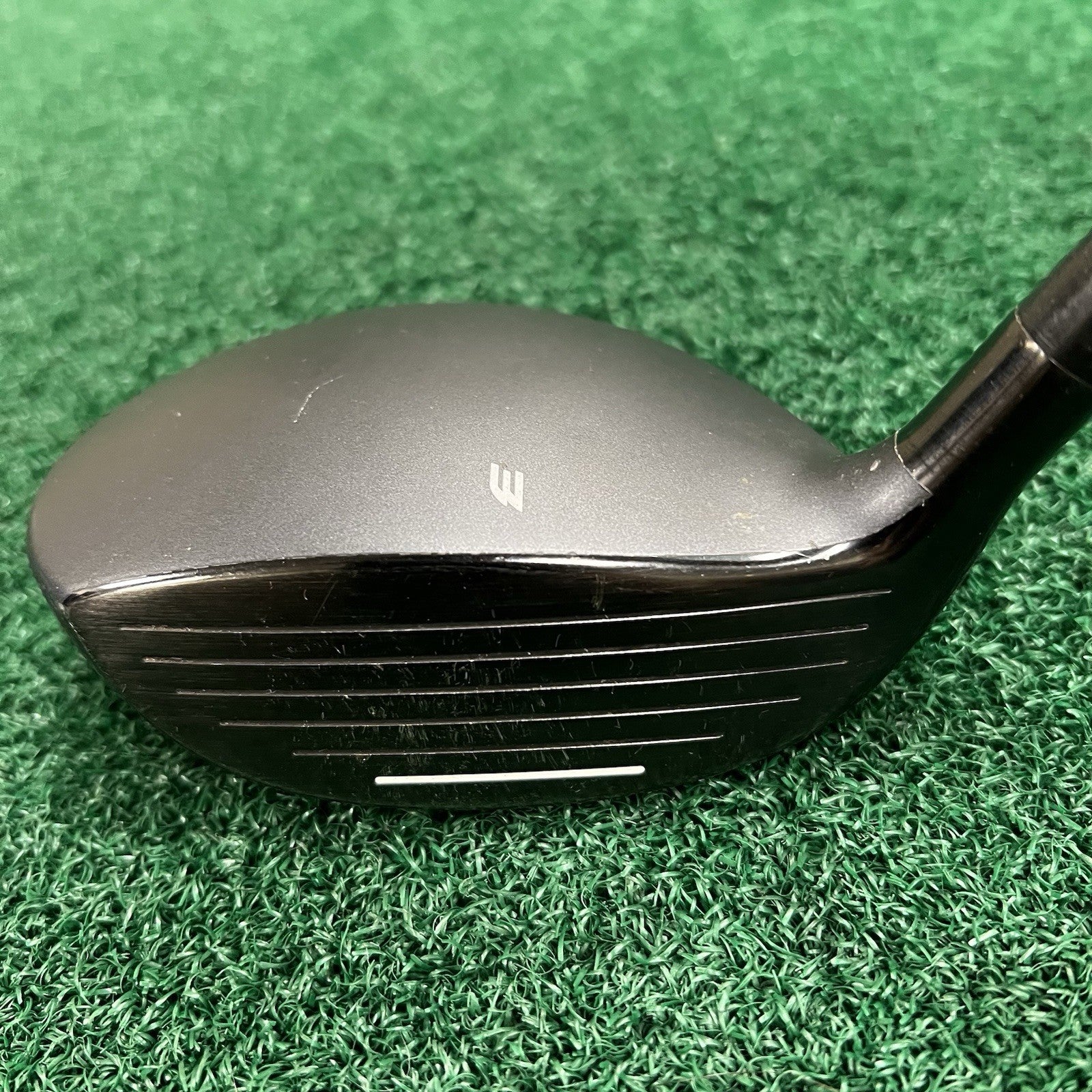 Tour Edge Exotics E8 18° 5 Fairway Wood Regular Flex Graphite Shaft. Right Hand