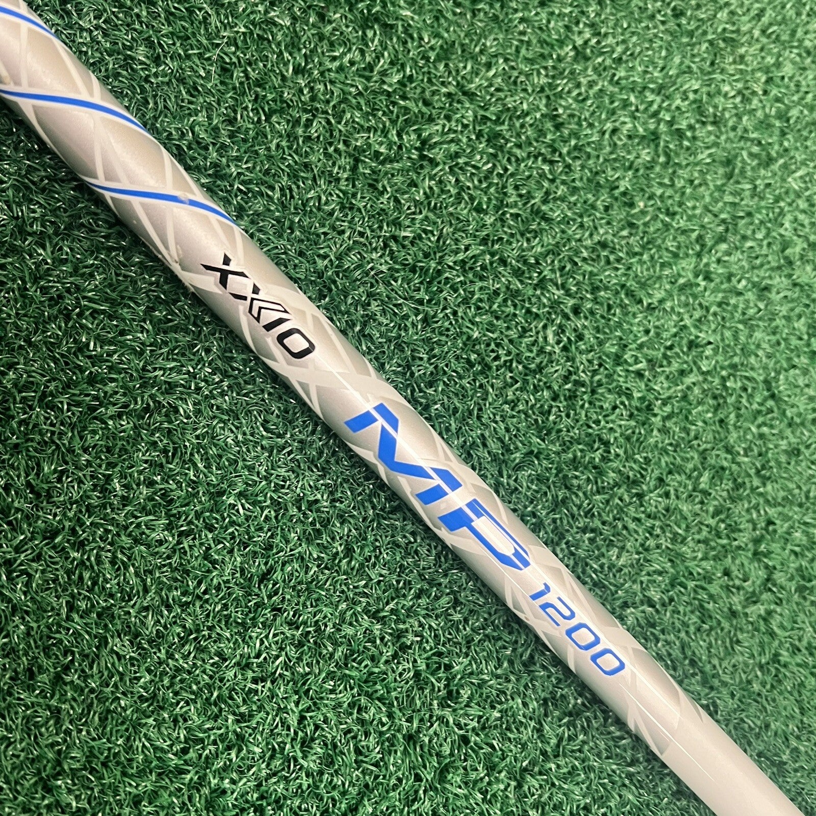 XXIO Golf Club 12 26° 6H Hybrid Regular Flex Graphite Shaft Jumbomax Grip MP1200