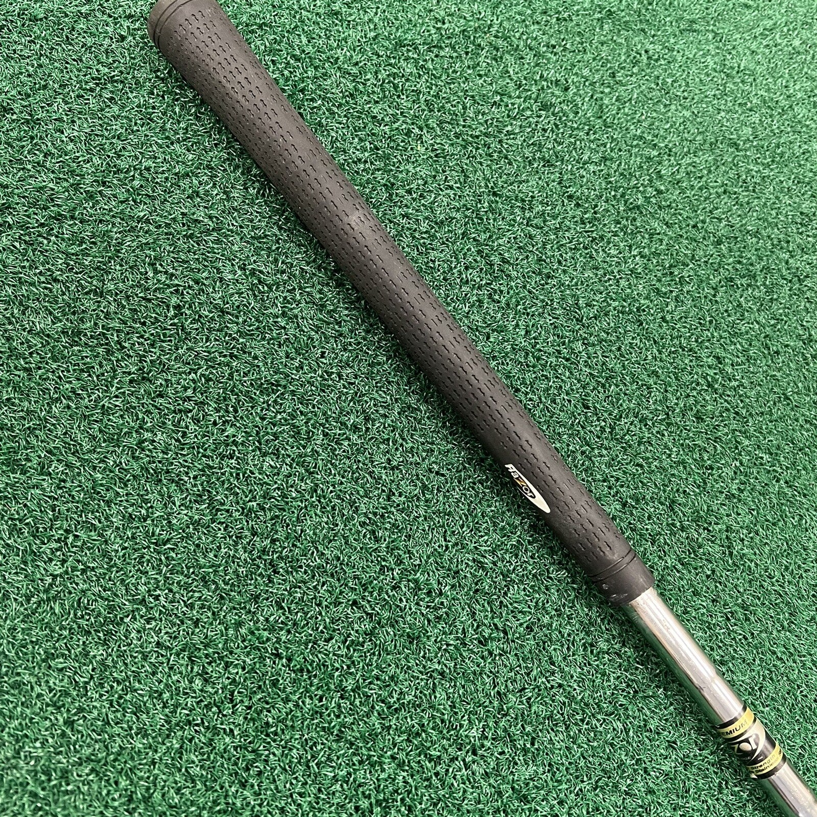 Razor Carnivore Play The Edge Gap Wedge 52° 35.5" Men's MRH Steel Shaft