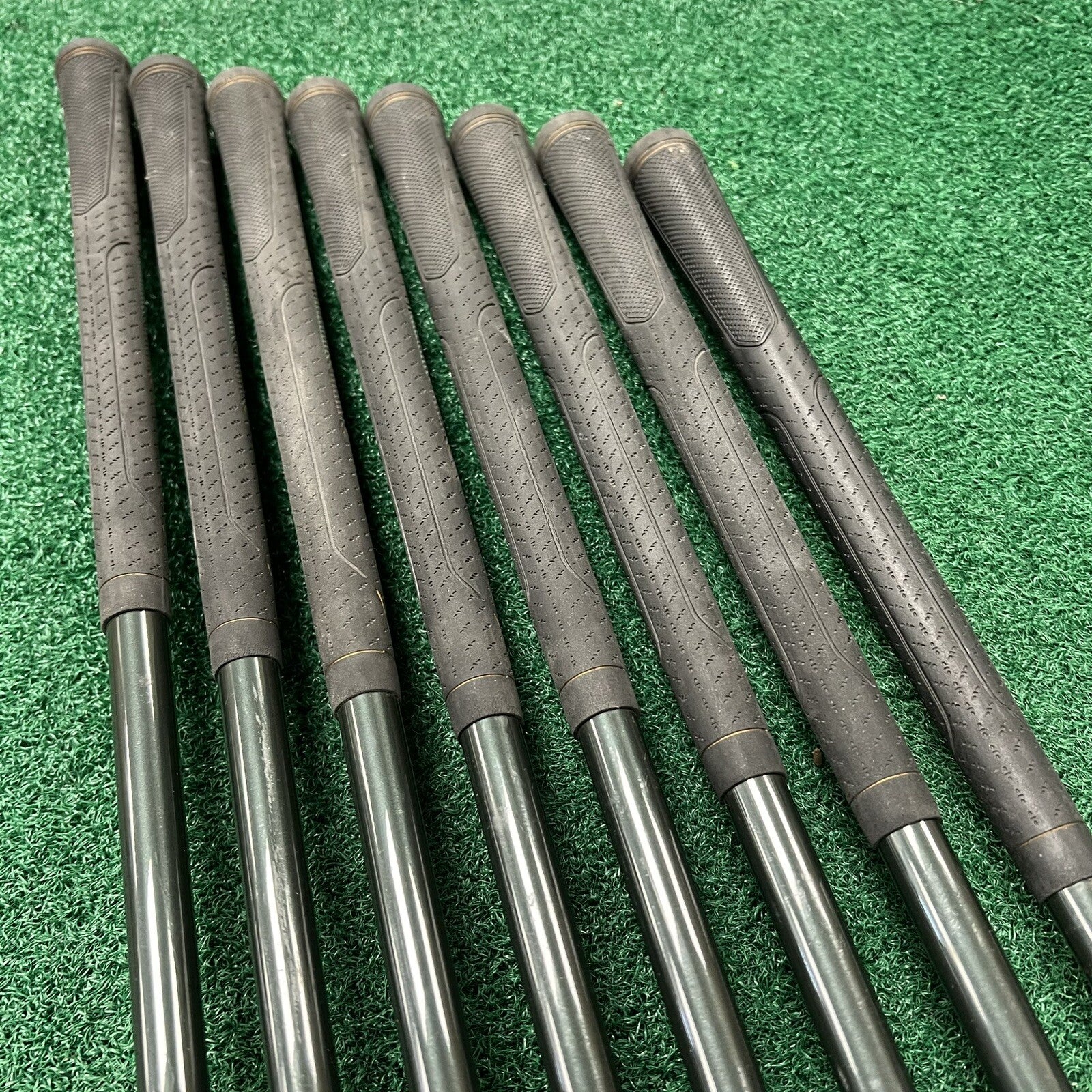Warrior TCP Technology Black Gunmetal Iron Set 3-PW MRH Regular Flex Graphite