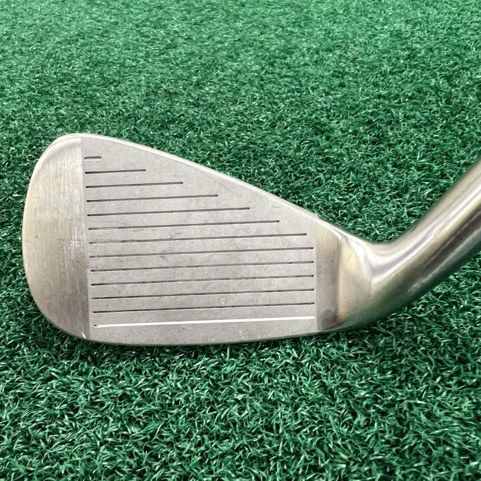 Wilson Magnolia Ladies RH Single 7 Iron Graphite Shaft Original Grip 36.5"