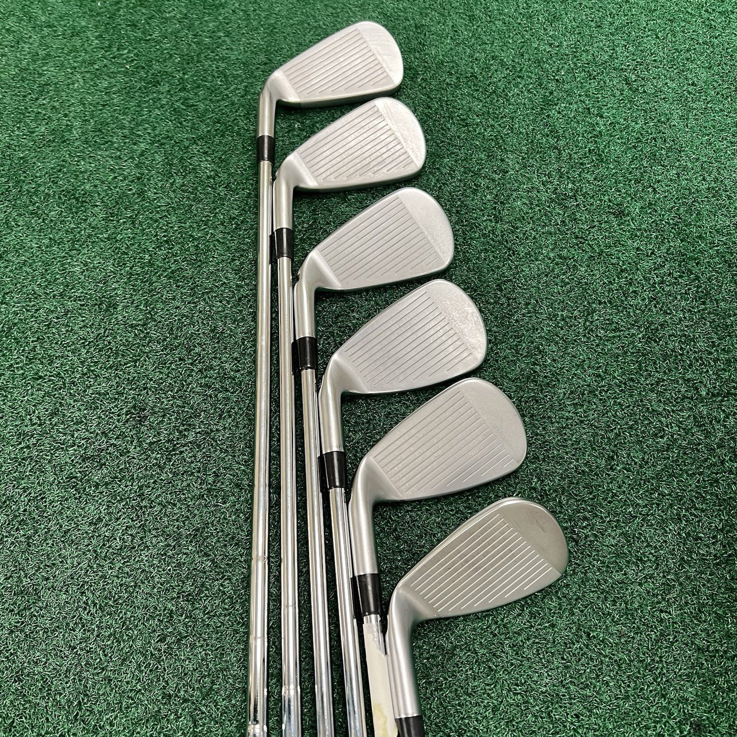 Tour Edge Exotics E722 VibrCore Iron Set 5-9+GW Right Hand Stiff Flex Steel