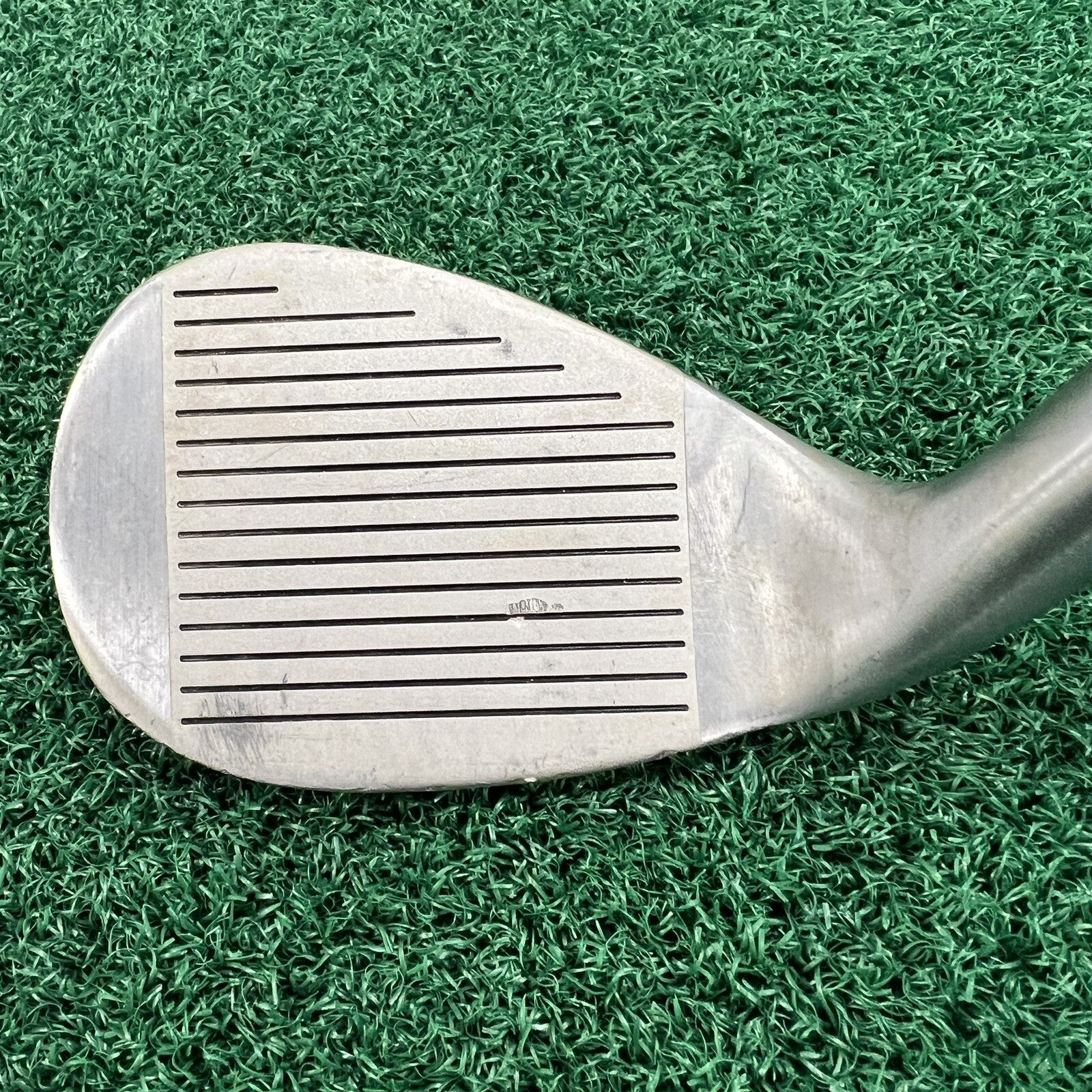 Wilson Easy Launch 56° Sand Wedge Stiff Flex Steel Shaft Men's Right Hand 35.5"
