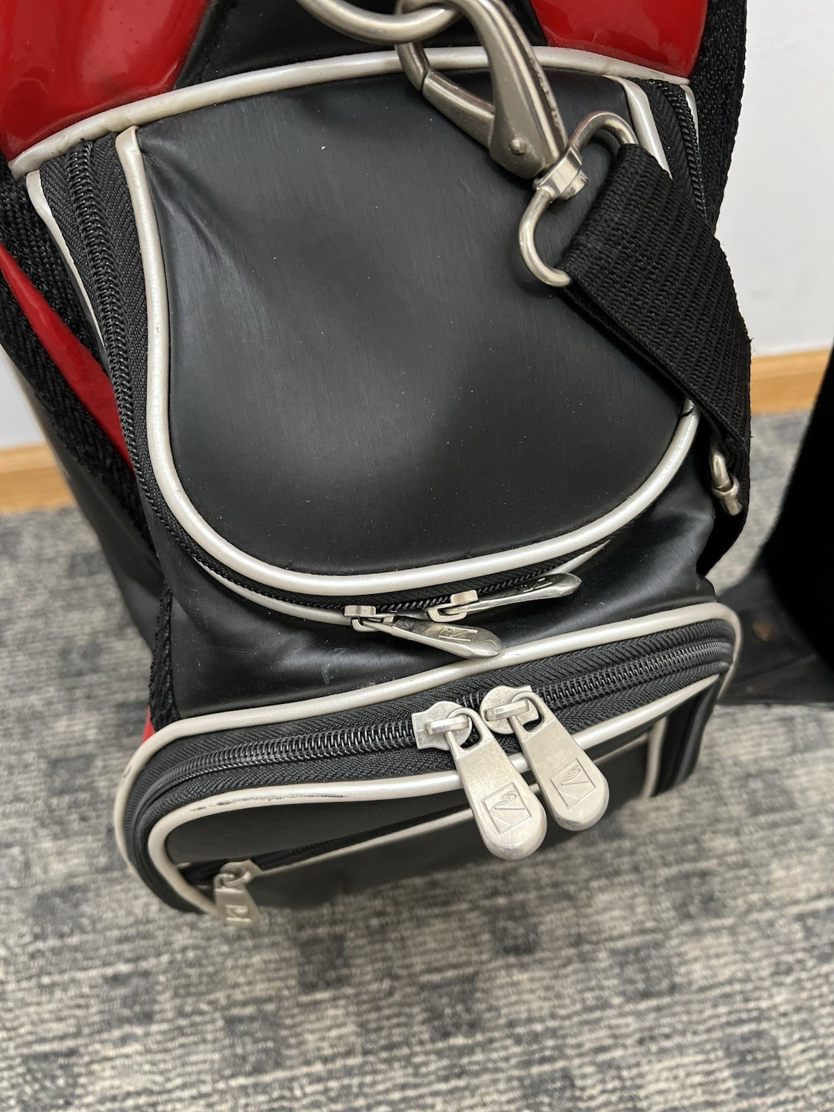 Chevrolet Corvette Golf Cart Bag Black/Red Single Strap 6-Way Top 5 Pockets